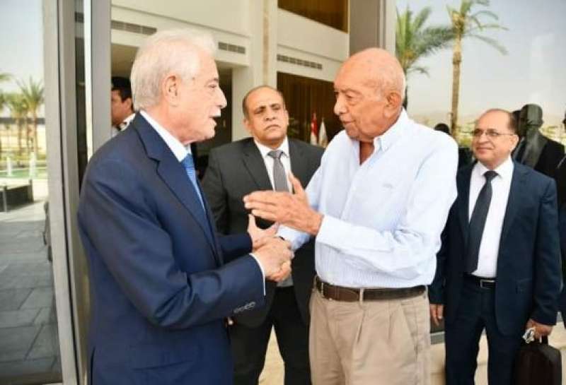 خط أحمر