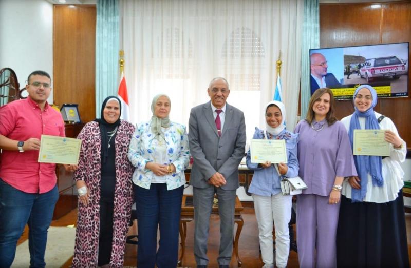 جامعة الإسكندرية تكرم الفريق الفائز بالمركز الثالث في مسابقة كأس العرب للسموم