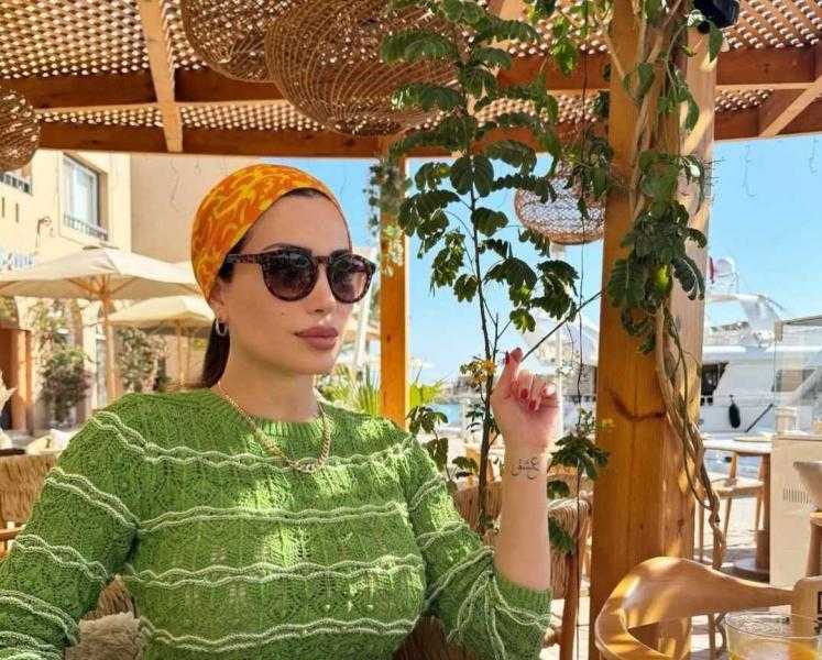 نسرين طافش بإطلالة رقيقة من داخل الطائرة في أحدث ظهور لها