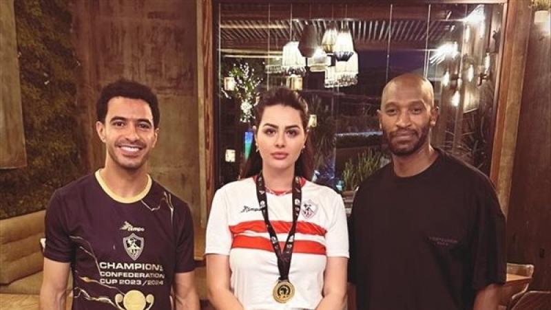 هنادي مهنى تنشر صورا لها مع شيكابالا وعمر جابر