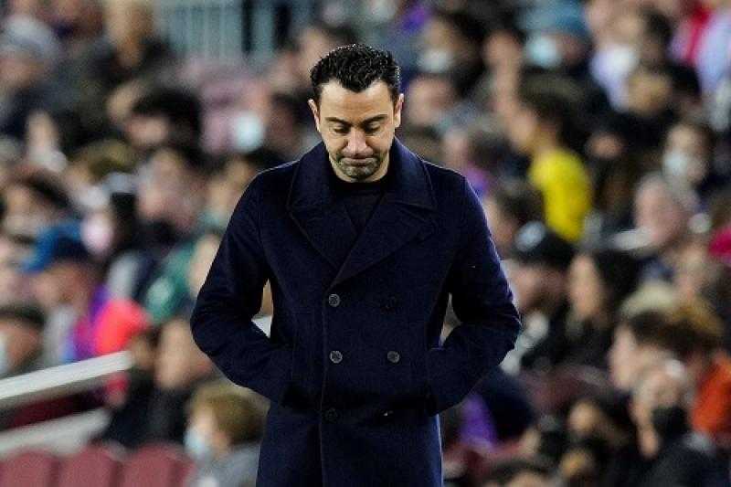 اجتماع حاسم لتحديد مستقبل تشافي في برشلونة