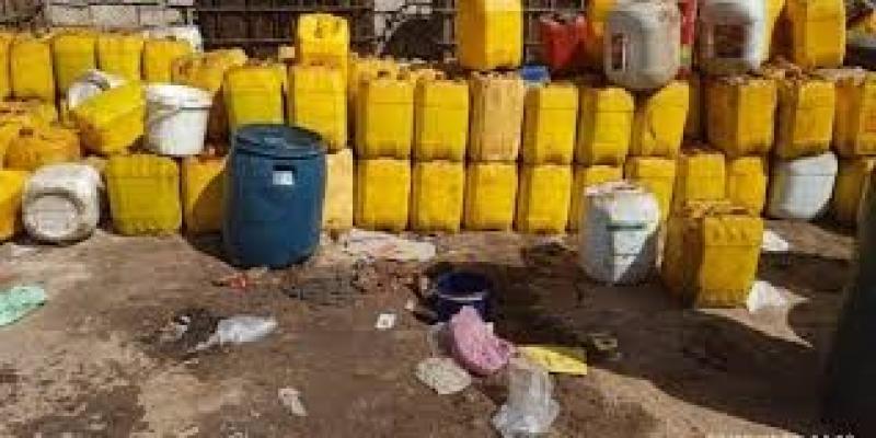 تموين الأقصر تضبط نصف طن زيوت محركات مجهولة المصدر داخل إحدى السيارات
