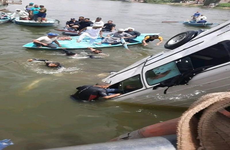 النيابة العامة تكشف تفاصيل التحقيقات بحادث معدية أبو غالب.. عرض سائق الميكروباص وعاملين على الطب الشرعى لتحليل المخدرات.. والإنقااذ النهري يعثر على جثتين جديدتين