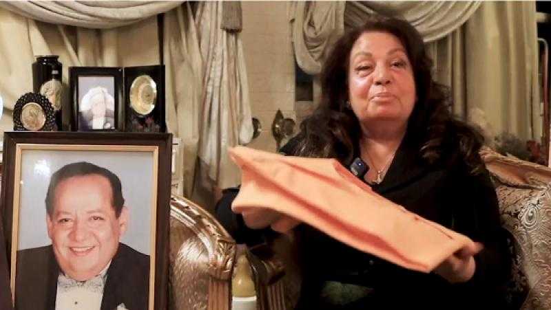 أرملة جورج سيدهم تتبرع بقميصه في مسرحية المتزوجون بمزاد خيري