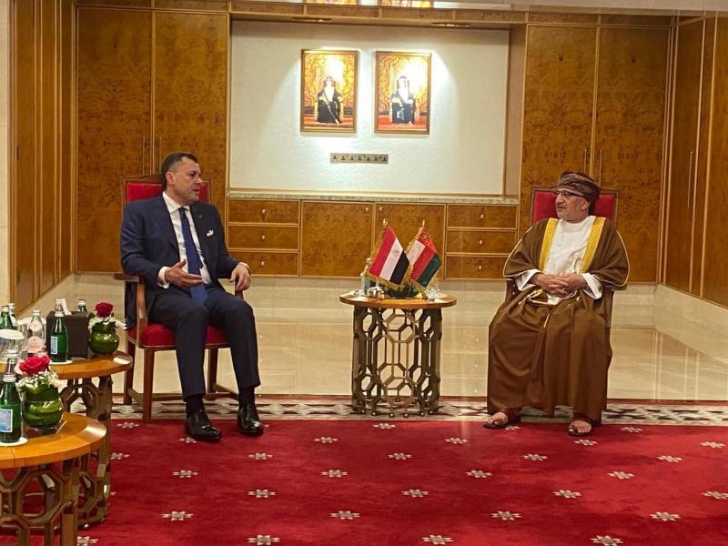 وزير السياحة ونظيره العماني