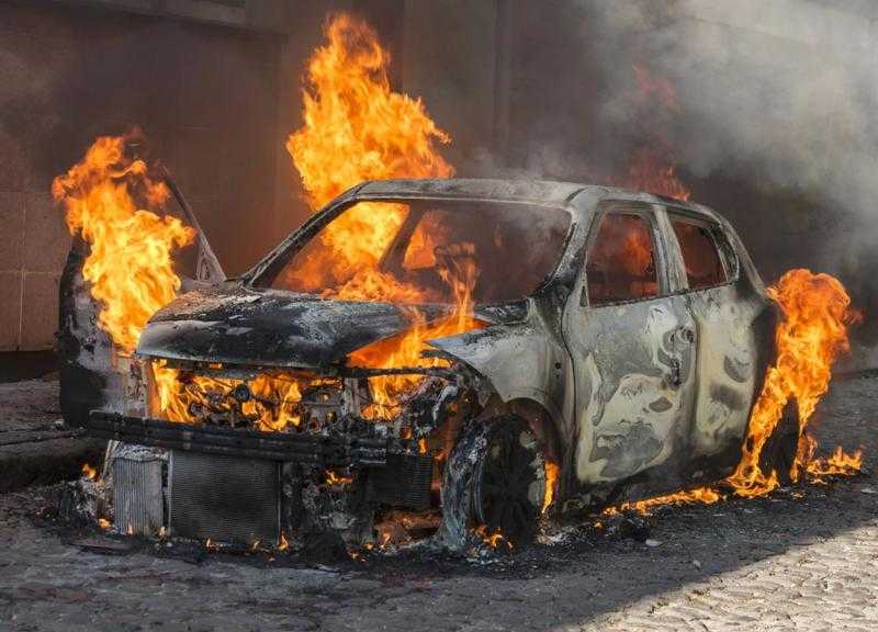 إصابة 3 مواطنين في احتراق سيارة بطريق أسيوط الغربي بالفيوم