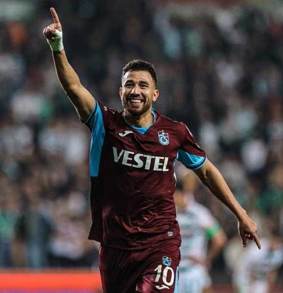 تريزيجيه: الأهلي بيتي وتحت أمره في أي وقت