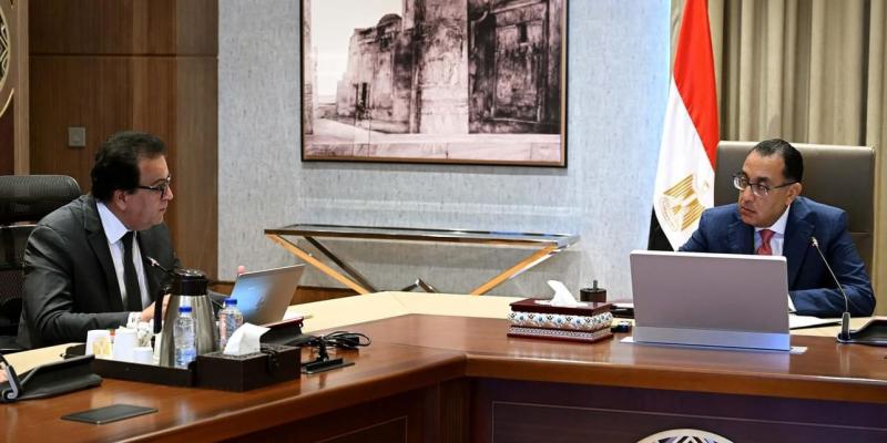 رئيس الوزراء يتابع موقف تنفيذ المرحلة الثانية من منظومة التأمين الصحي الشامل