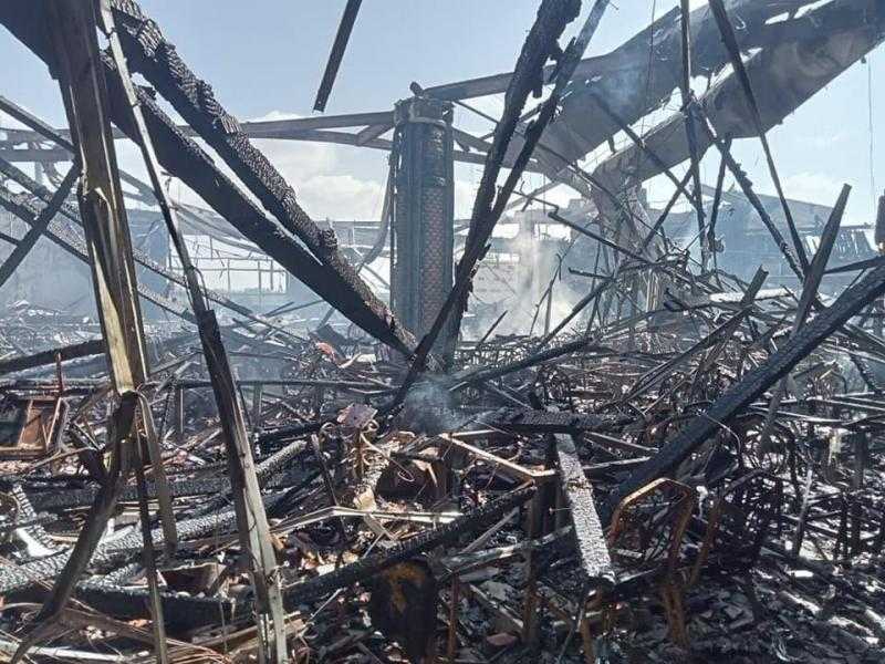حريق يلتهم قاعة أفراح على الطريق السريع بمدينة طلخا في الدقهلية.. صور