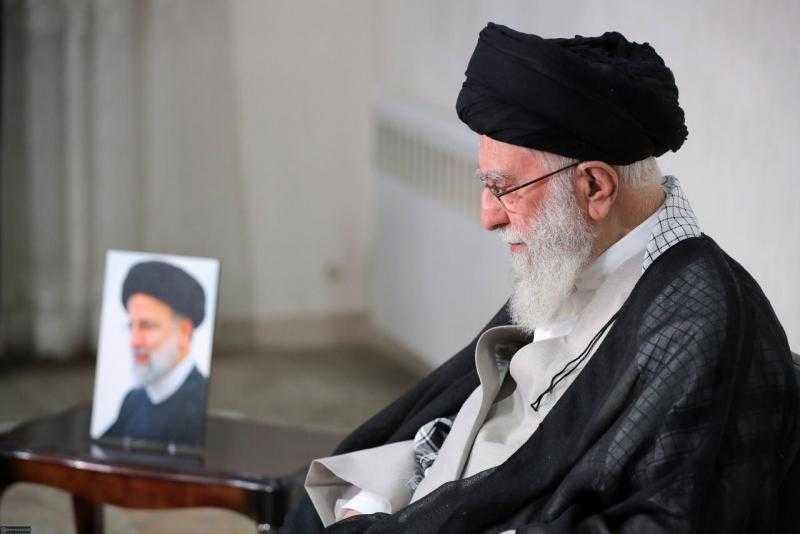 بدء مراسم تأبين الرئيس الإيراني ومرافقيه بحضور خامنئي