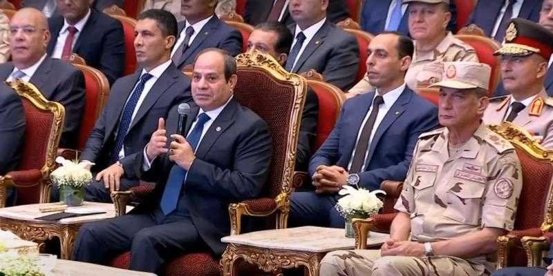 الرئيس السيسي يشدد على ضرورة تكاتف الجميع لمواجهة التحديات الراهنة