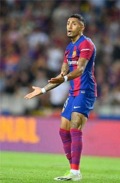برشلونة يضحي بـ رافينيا للتعاقد مع لويس دياز