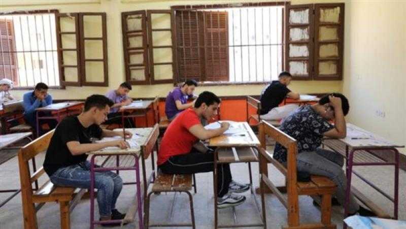 وزير التربية والتعليم يحذر: حيازة الهاتف المحمول في الامتحانات بمثابة جريمة