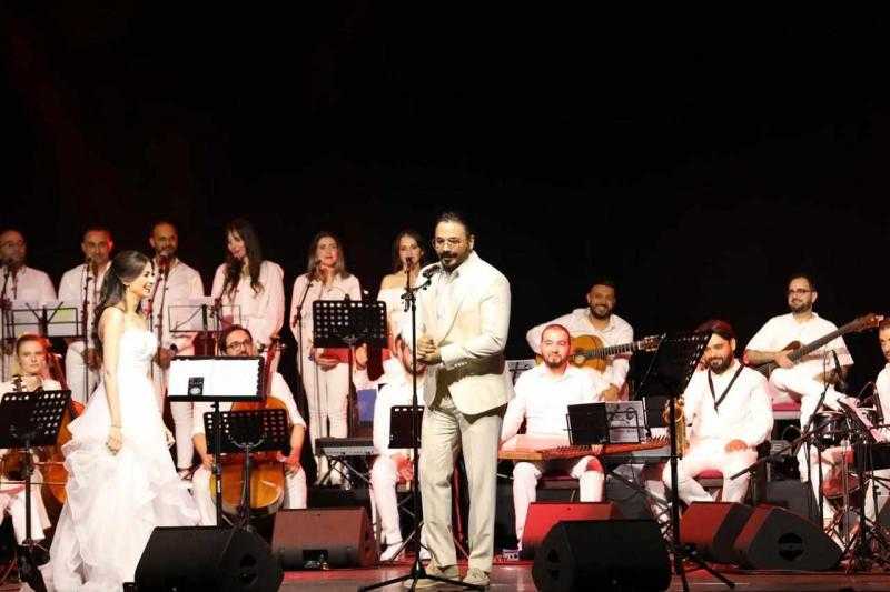 بسبب الصحراء.. رامي عياش يغازل المغاربة ويثير غضب الجمهور الجزائري في باريس