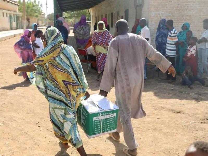 سلمان للإغاثة يوزع آلاف الحقائب من المساعدات الإنسانية والسلال الغذائية في السودان