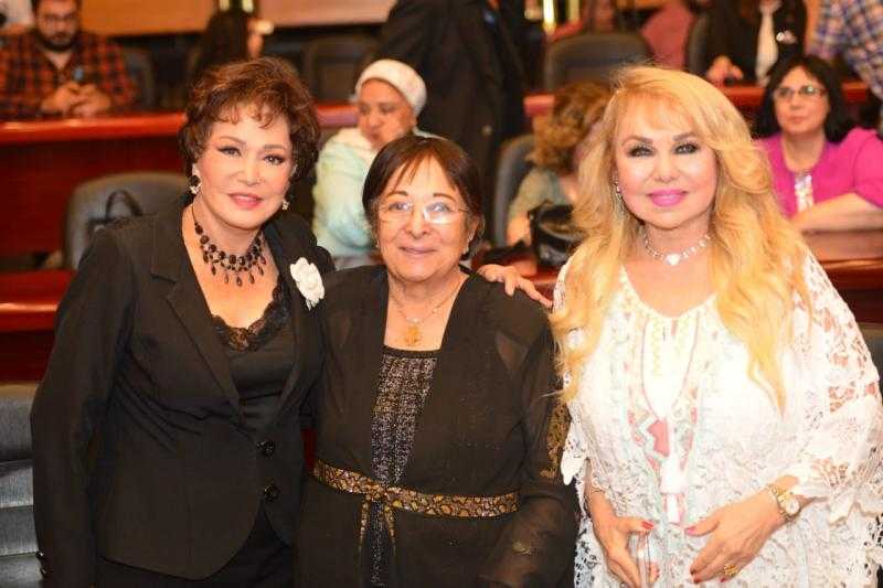 إلهام شاهين ولبلبة وسميرة عبد العزيز يحتفلون باليوبيل الذهبي لكتاب ونقاد السينما