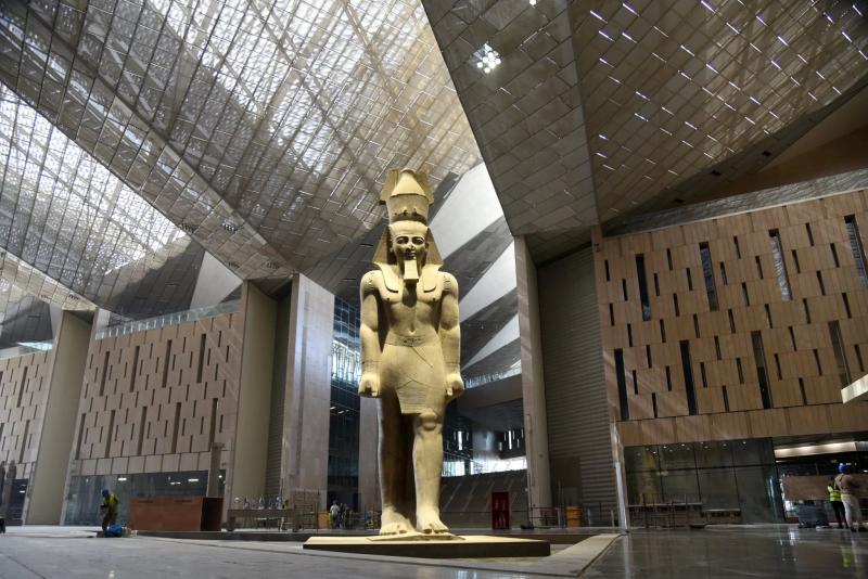رئيس الوزراء يتابع جاهزية المتحف المصري الكبير للافتتاح.. وتطوير المناطق المحيطة