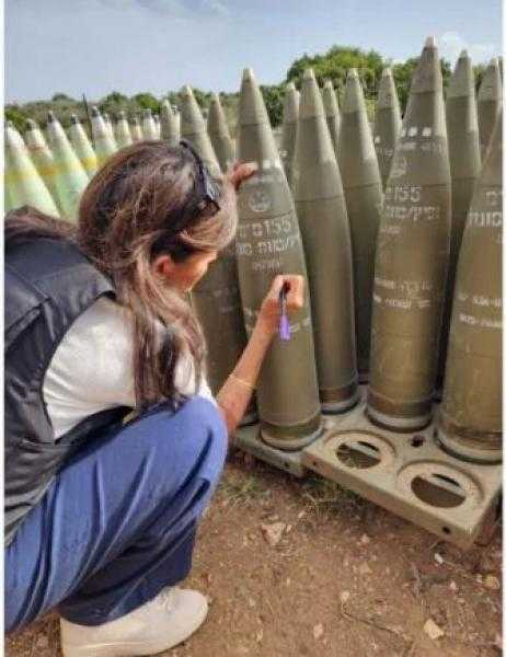 مرشحة للحزب الجمهوري الأمريكى توقع على قذائف إسرائيل قبل قصف غزة بعبارة ”اقتلهم”