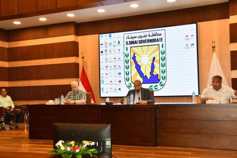 محافظ جنوب سيناء يشهد محاضرة صحية توعوية بحضور 170 مدير فندق بشرم الشيخ