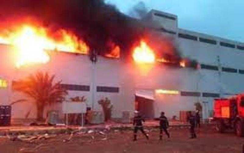 السيطرة على حريق داخل مصنع فى مدينة بدر