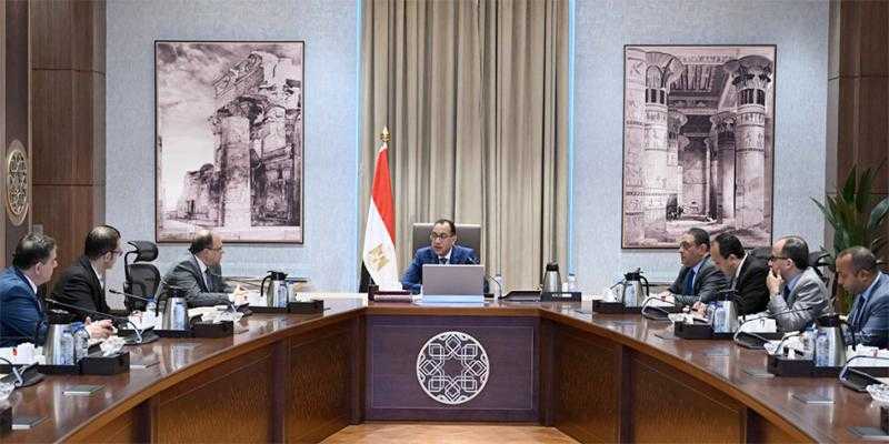 رئيس الوزراء يعقد اجتماعًا بشأن تيسير الإجراءات المطلوبة لتعزيز حجم الصادرات الدوائية