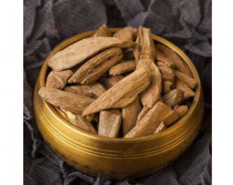 دليلك الشامل لأنواع العود الطبيعي: أصوله، استخداماته، وفوائده