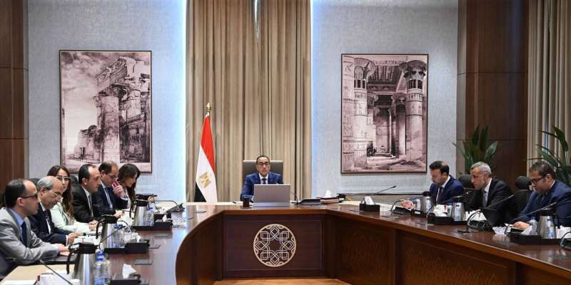 جانب من اجتماع رئيس الوزراء 