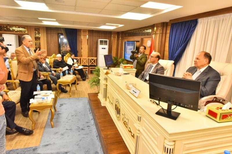 محافظ أسيوط ورئيس الجامعة يشهدان مؤتمر التوعية بالمبادرة الوطنية للمشروعات الخضراء الذكية