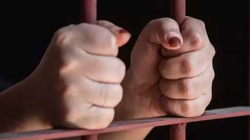 القبض على صانعة محتوى لرقصها بملابس خادشة لزيادة المشاهدات