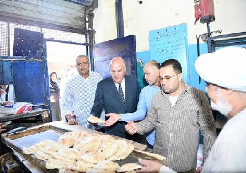 محافظ قنا يتفقد أول أيام تطبيق التعريفة الجديدة للخبز البلدي المدعم