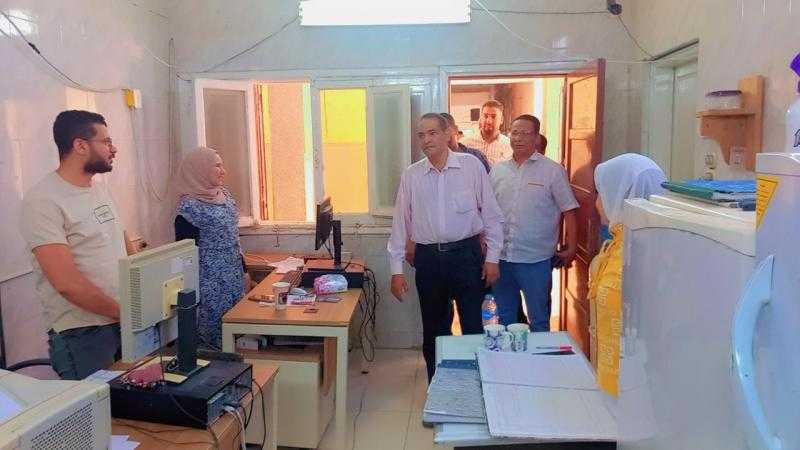 وكيل صحة الوادي الجديد يتفقد سير العمل بمستشفى الداخلة.. صور