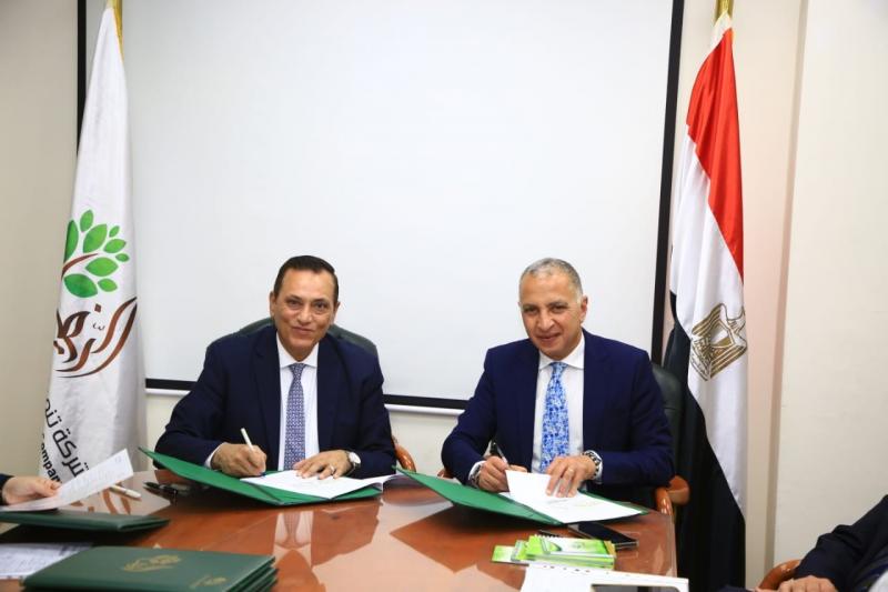 «الريف المصري» توقع عقد تخصيص 15 ألف فدان لتنفيذ مشروع زراعي ضخم