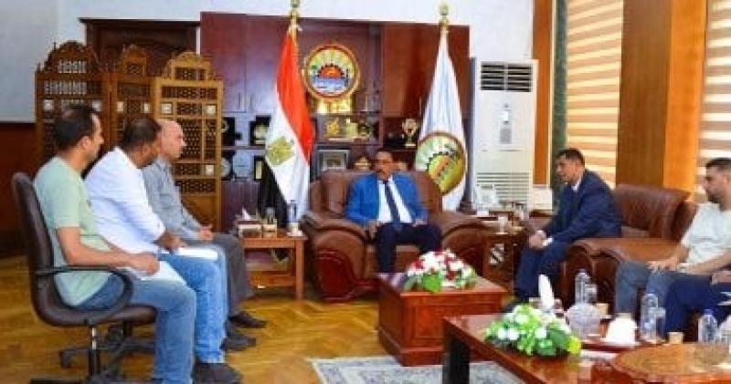 محافظ مطروح يستقبل لجنة من جامعة الأزهر الشريف