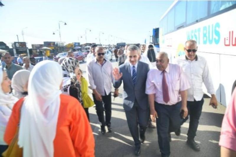 محافظ الغربية يودع حجاج الجمعيات الأهلية قبل سفرهم لأداء مناسك الحج