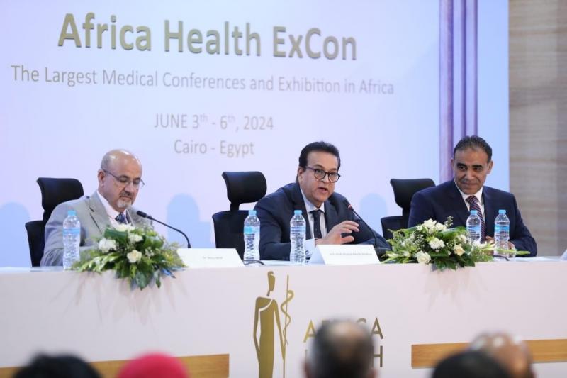 على هامش المؤتمر الطبي الإفريقي.. وزير الصحة يستعرض مبادرة صحة المرأة