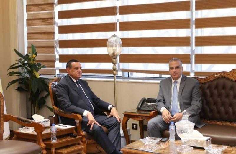 وزير التنمية المحلية يتابع مع محافظ سوهاج الموقف التنفيذي للمشروعات التنموية والخدمية