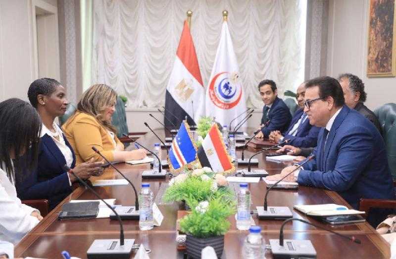 وزير الصحة يلتقي نظيرته بدولة الرأس الأخضر لمناقشة سبل التعاون المشترك
