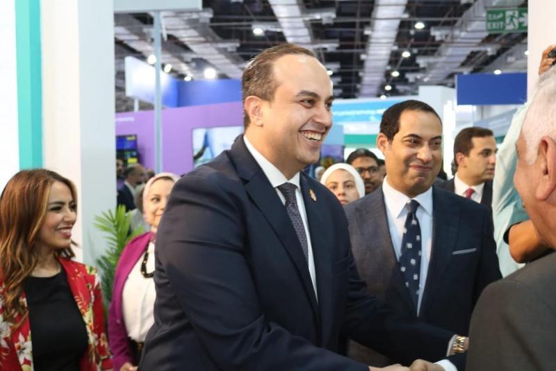 رئيس هيئة الرعاية الصحية يطلع على أحدث التطورات التكنولوجية في معرض صحة أفريقيا