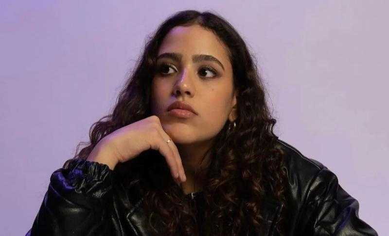 جنا عمرو دياب تطرح أغنية جديدة بعنوان escape plane