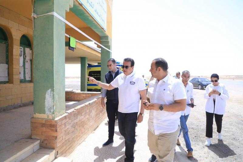 وزير الصحة يجري مرورًا مفاجئًا على نقطتي الإسعاف بالكيلو 58 و41 على طريق «مصر إسكندرية الصحراوي»