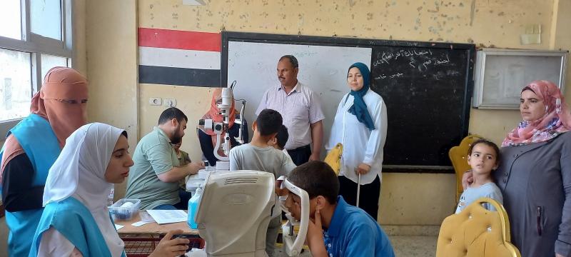 الكشف على 1075 مريضًا في قافلة طبية بقرية كوم الحاصل في البحيرة