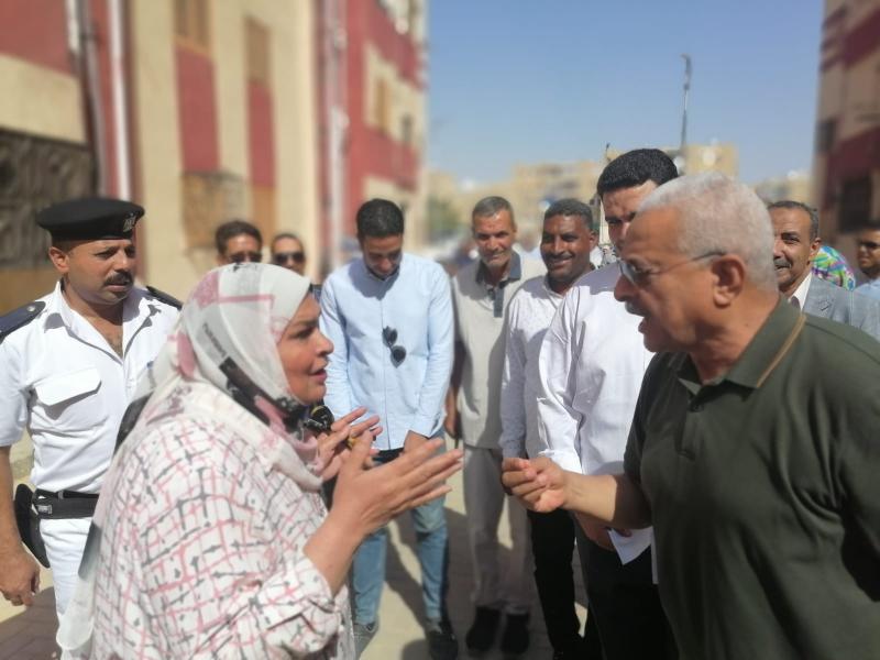 محافظ السويس يتفقد أعمال التطوير والتنسيق الحضاري بمدينة الإيمان