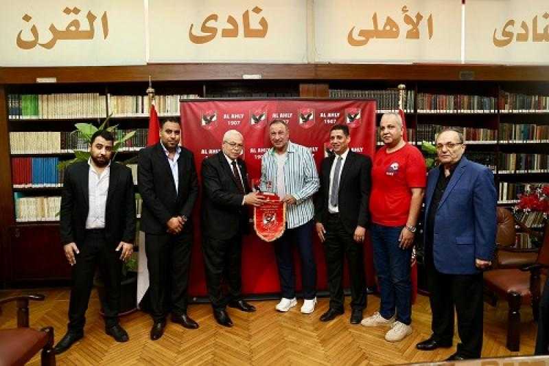 الخطيب يستقبل وفد نادي النصر القاهري