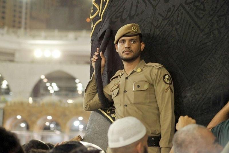 أبرز مهام حارس «الحجر الأسود».. صور