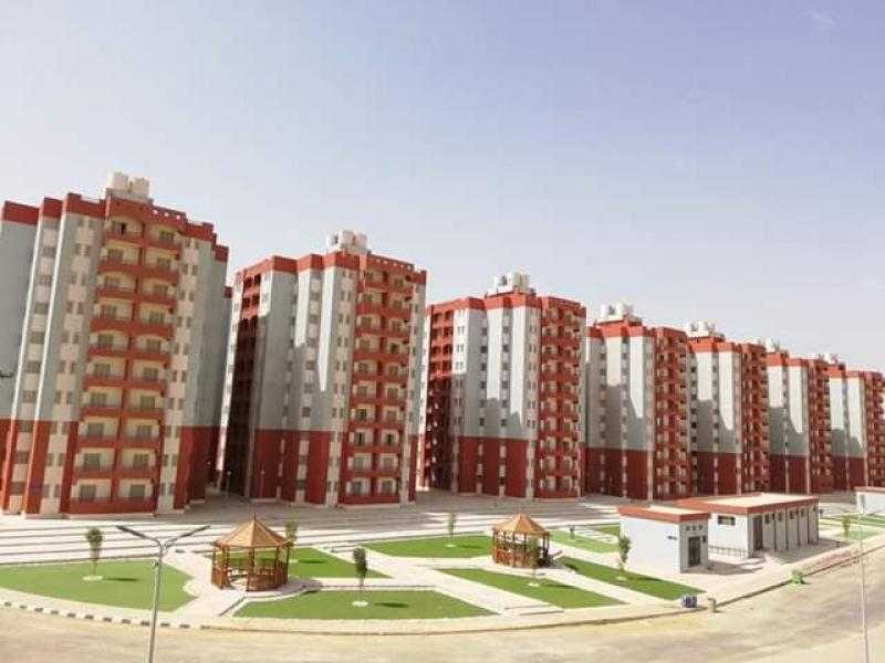 استكمال تسليم وحدات سكنية للمستحقين بمنطقة «بديل العشوائيات» برأس غارب