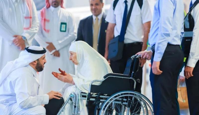 السعودية تستقبل أكبر حاجة سناً لأداء فريضة الحج
