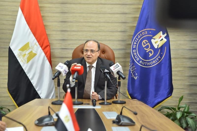 رئيس هيئة الدواء: ظاهرة نقص الدواء مؤقتة ونؤمن المخزون الاستراتيجي للمواد الخام ومستلزمات الإنتاج
