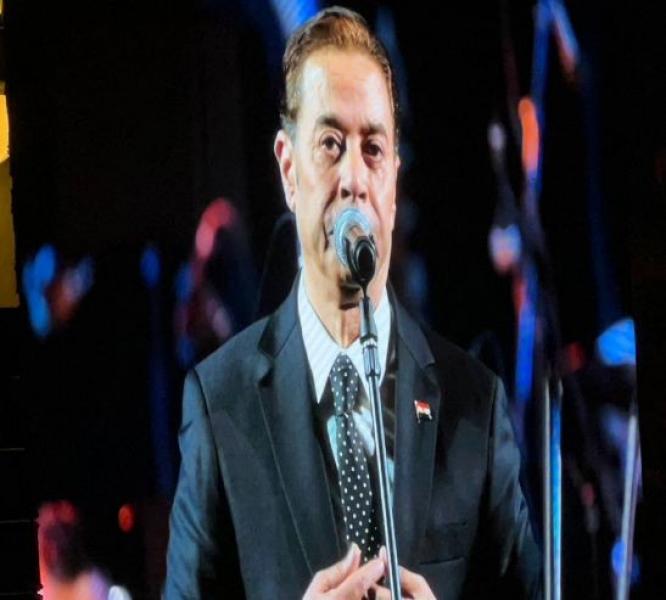 مدحت صالح يقدم أولى حفلاته بعد وفاة شقيقه