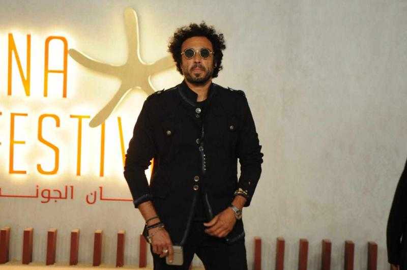 هشام عاشور: «درست الفن في منهاتن.. والمخرج طارق العريان أشاد بتمثيلي»