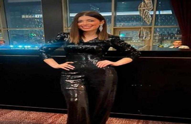 بالأسود.. ليلى أحمد زاهر تتألق في أحدث جلسة تصوير لها